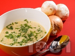 Кашкавалена крем супа със сметана, картофи, моркови и гъби печурки - снимка на рецептата